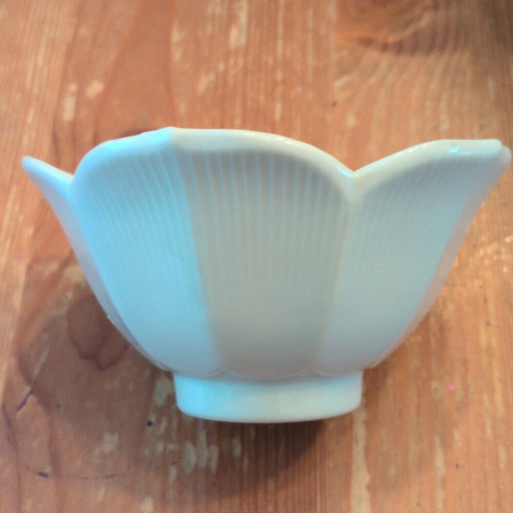 White Porcelain Lotus Flower Shaped Bowl Glossy Pottery Decorative Petal Pattern